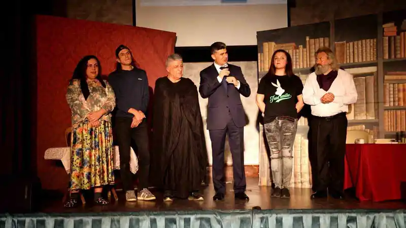 Mersin’de gençler madde bağımlılığına karşı tiyatro ile bilinçleniyor
