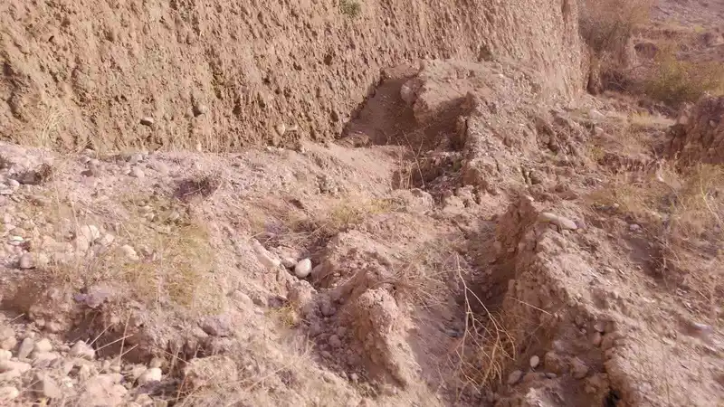 Ankara’da toprak kayması meydana gelen yol trafiğe kapatıldı
