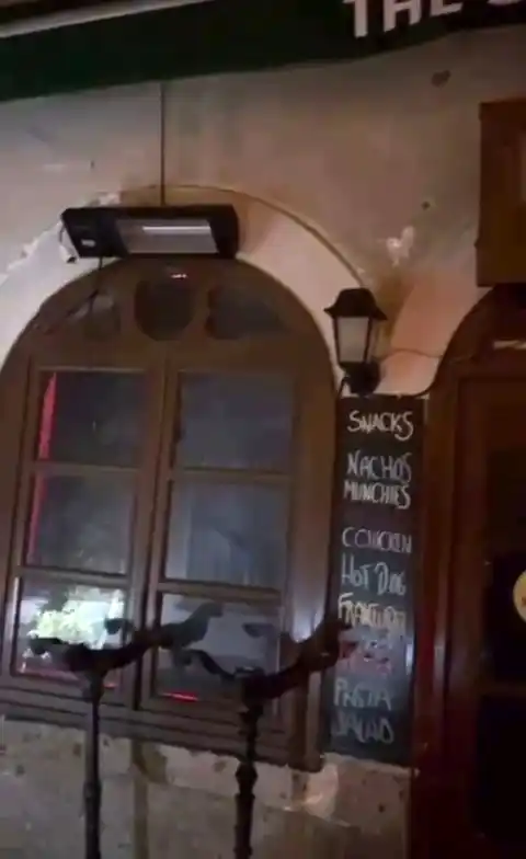 Alaçatı’da eğlence mekanına silahlı saldırı
