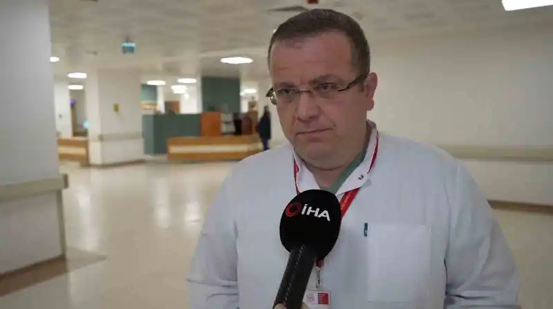 Kemik erimesine dikkat: 76 yaşındaki hasta, omurga kırığı ağrılarını fıtığa bağladı
