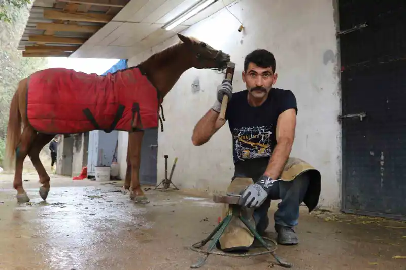 Asırlık gelenek bitiyor, son ustalar çalışmaya devam ediyor
