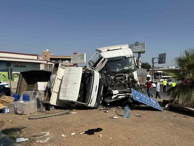 Mersin’de tırlar zincirleme kaza yaptı: 2 yaralı
