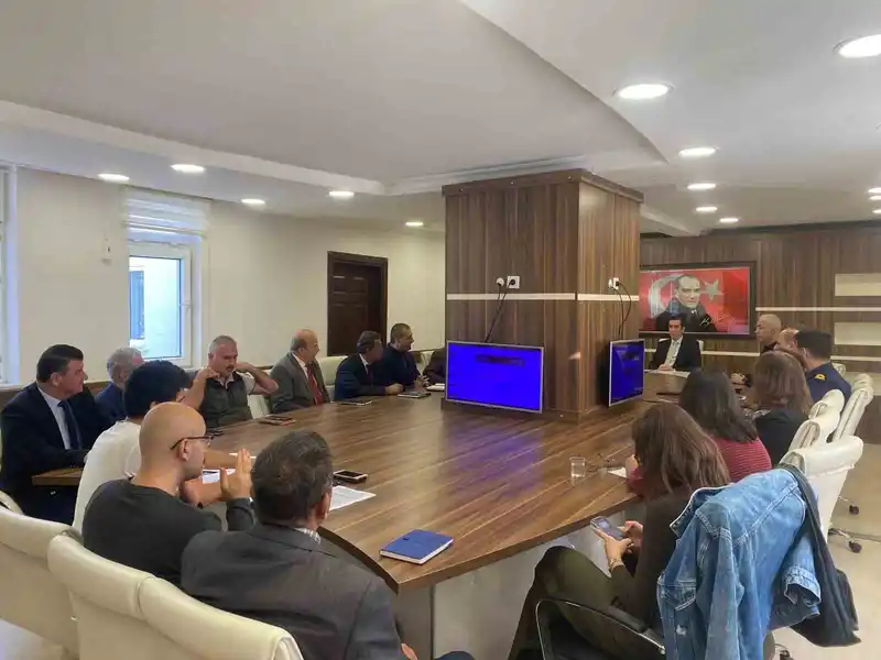 Bozyazı’da sahipsiz sokak hayvanları toplantısı
