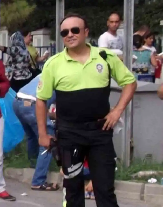 Polis memuru kalbine yenik düştü
