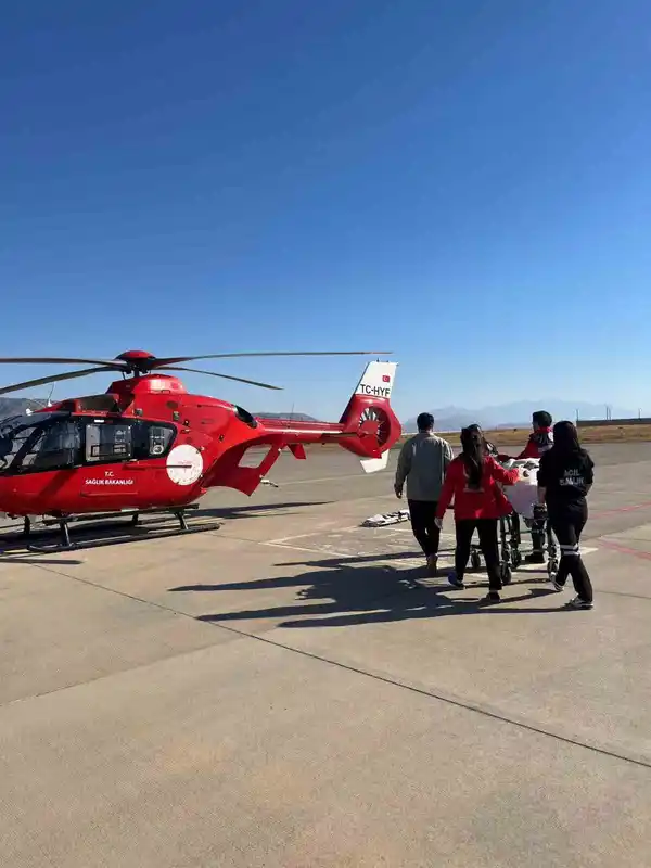 Şırnak’ta 16 yaşındaki hasta için helikopter ambulans havalandı
