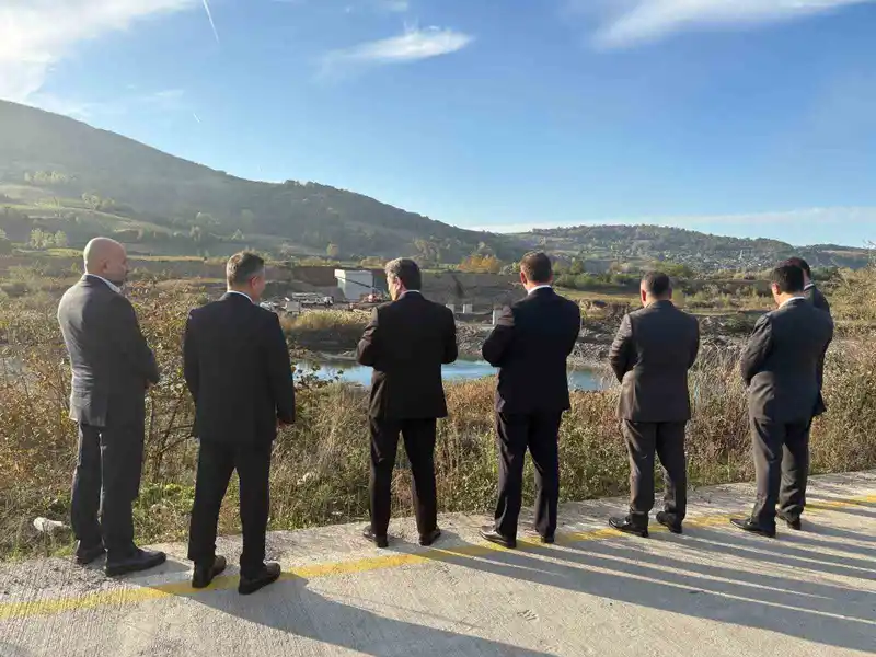 Bafra’da OSB’leri birbirine bağlayacak dev köprü hızla yükseliyor
