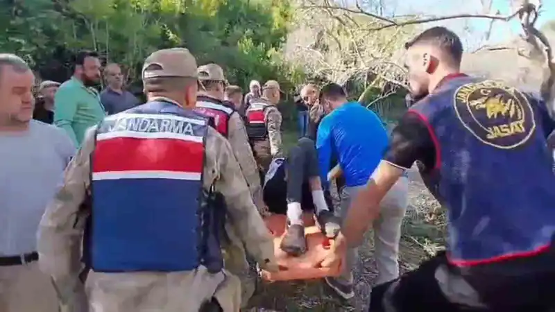 Kaybolan görme engelli yaşlı adamı jandarma zeytinlikte buldu
