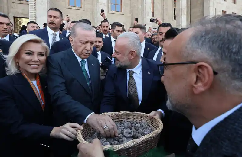 Başkan Pehlivan’dan Cumhurbaşkanı Erdoğan’a incir ikramı
