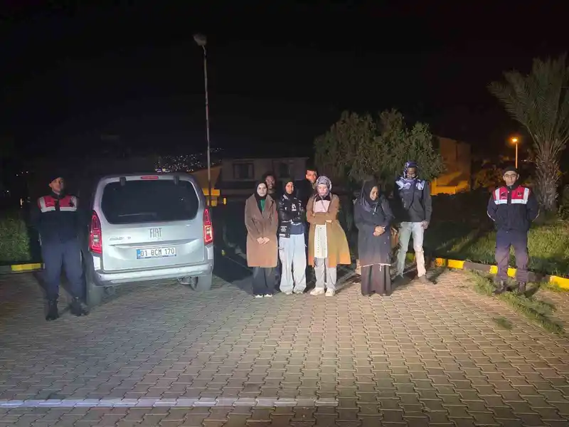 Didim’de 13 düzensiz göçmen, 2 organizatör yakalandı
