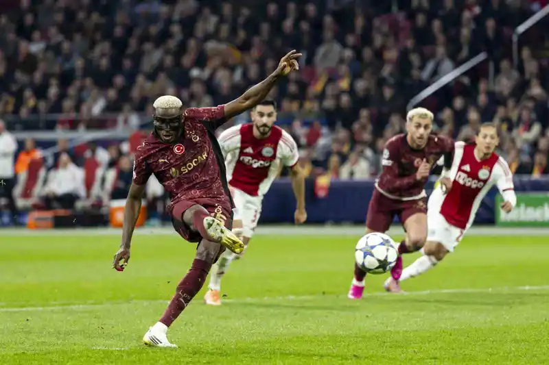 Victor Osimhen’den Avrupa’da ilk hat-trick
