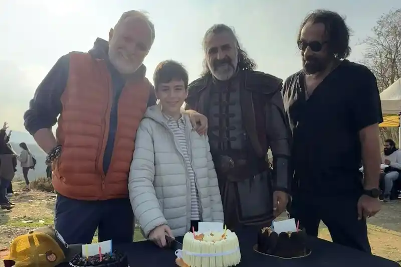 ’Şehzade Mustafa’ya sette doğum günü sürprizi
