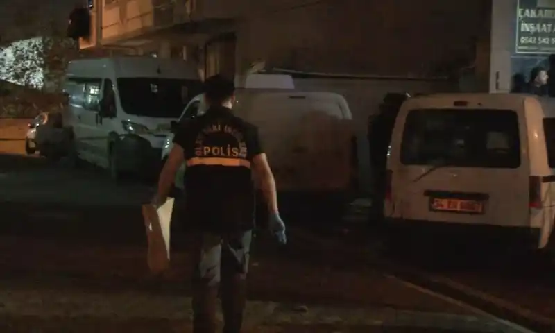 Esenyurt’ta alacak-verecek kavgasında silahlar ve bıçaklar konuştu: 8 yaralı
