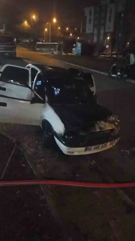 Yozgat’ta otomobil alevlere teslim oldu
