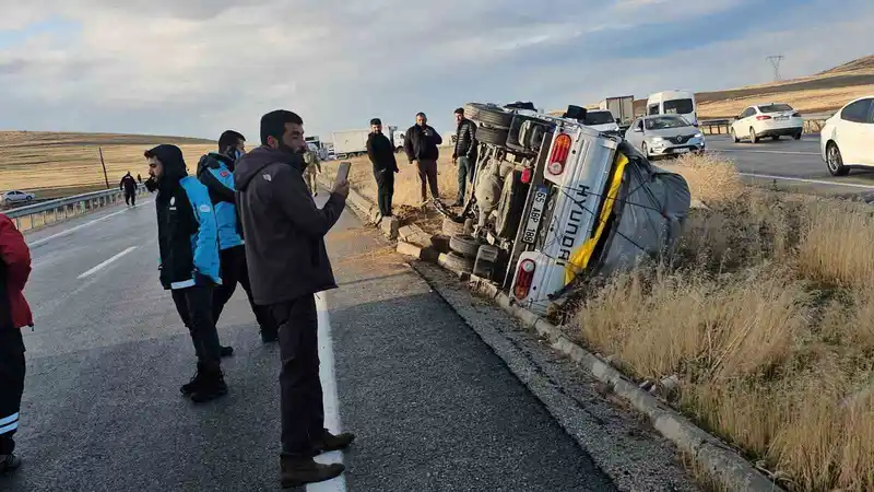Van’da 6 araç birbirine girdi: 3 kişi yaralandı

