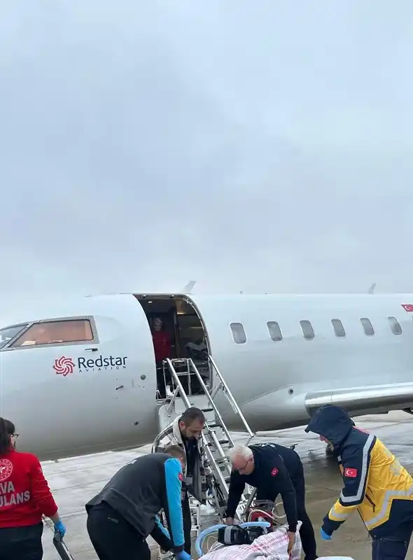 Ağrı’da riskli gebelik uçak ambulans ile Ankara’ya taşındı

