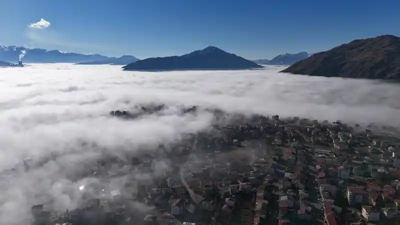 Sis kartpostallık görüntüler oluşturdu
