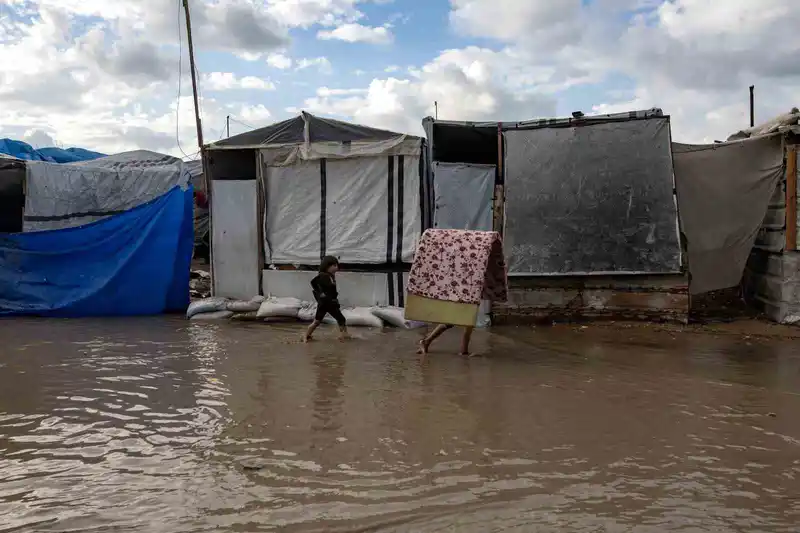 Gazze’yi vuran fırtınada 12 kişi hayatını kaybetti, 27 binden fazla çadır hasar gördü