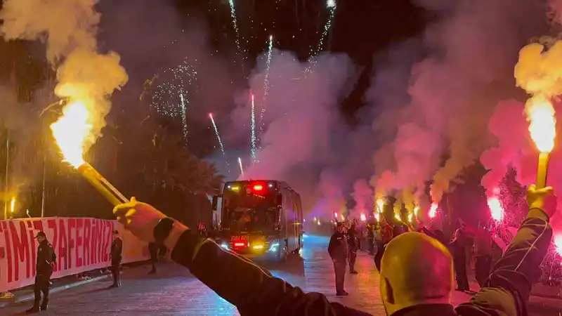 Galatasaray, Antalya’da Şampiyonlar Ligi müziğiyle karşılandı