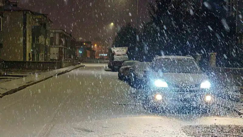 Erzurum’da beklenen kar yağışı etkili oldu
