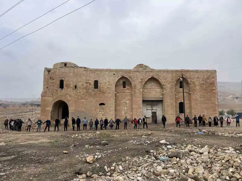 Şanlıurfa’da doğa tutkunları tarihi Germuş Kilisesi için yürüdü
