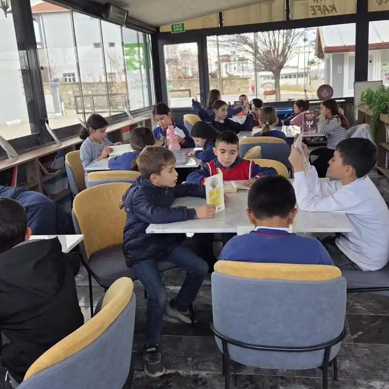 Altıntaş’ta kitap okuma etkinliği