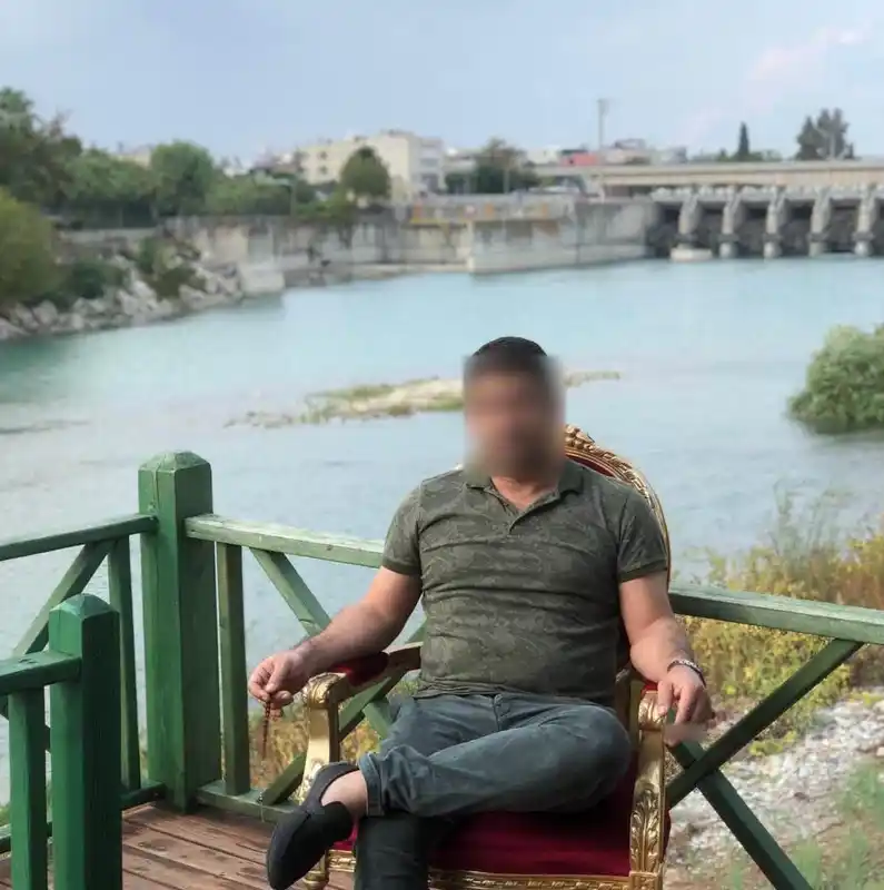 Adana’da torbacı olduğu öne sürülen şahıs canlı yayında intihar etti