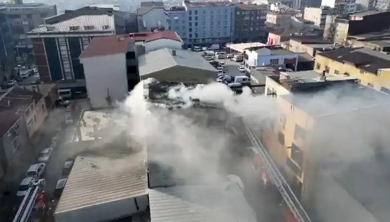 Sultangazi’de bir binada çıkan yangında can pazarı: Alevlerin arasından atladı