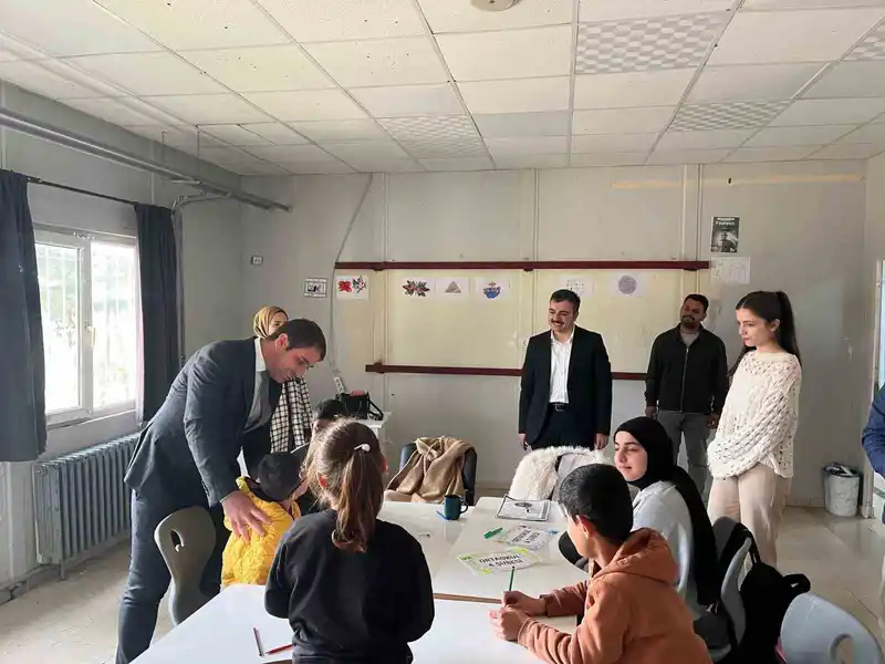 Dicle Kaymakamı Mustafa Atış özel gereksinimli öğrencilerle buluştu