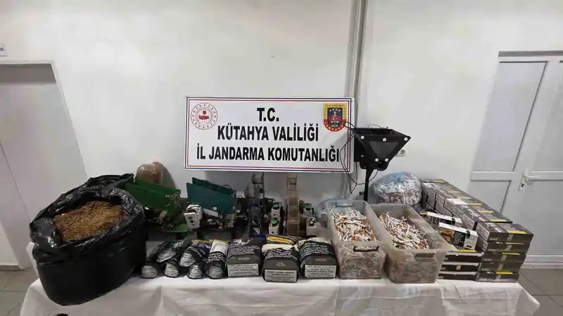 Kütahya’da jandarmadan kaçak tütün ve sigara operasyonu