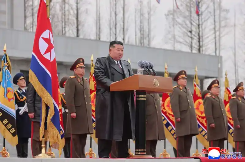 Kuzey Kore lideri Kim, Kursk cephesinden dönen askerlerini devlet nişanı ile onurlandırdı