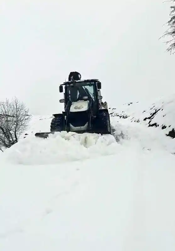 Muş’ta kar ve tipi nedeniyle kapanan 26 yerleşim yeri ulaşıma açıldı