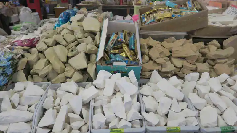 Kırgızistan’da vitamin ve mineral kaynağı olarak tüketilen toprak: Gulboto