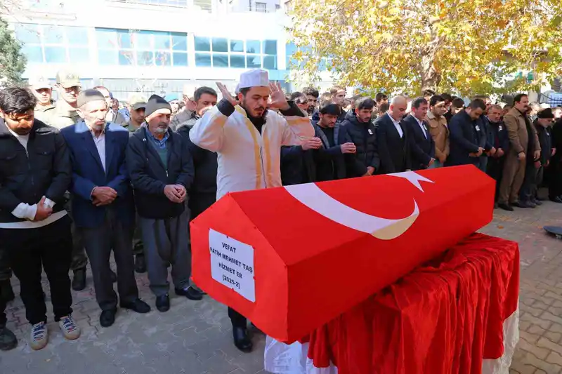 Terhis olduktan 5 gün sonra vefat eden genç son yolculuğuna uğurlandı