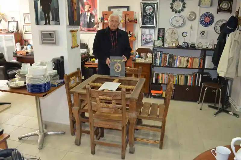 Emekli öğretmenin evinden tarih fışkırıyor: II. Mahmut’un masasından Çanakkale kılıcına