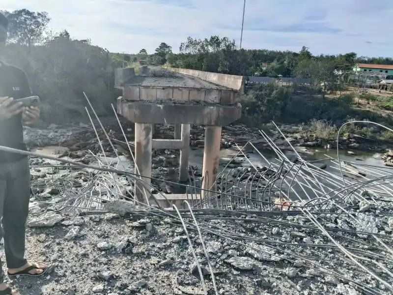 Tayland, Trump’ın ateşkes açıklamasına rağmen Kamboçya’yı F-16’larla vurdu