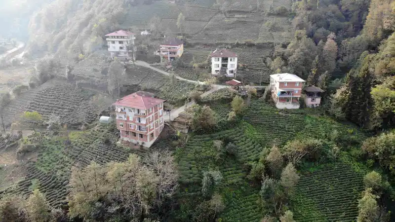 Karadeniz’de tuğlalı yapılar hem göze hem de cebe zarar
