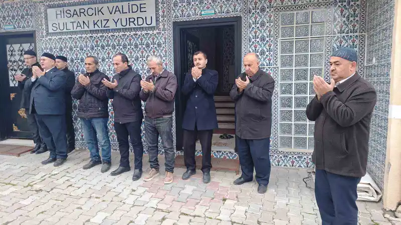 Hisarcık’ta umre kafilesi dualarla uğurlandı