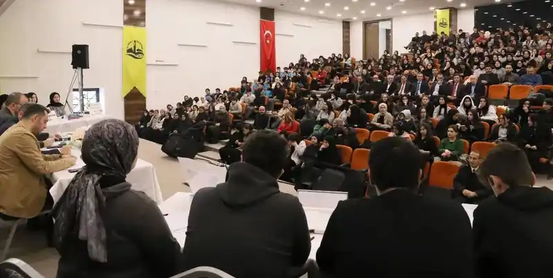 Bayburt’ta ‘Liseler Arası Münazara Yarışması’ düzenlendi