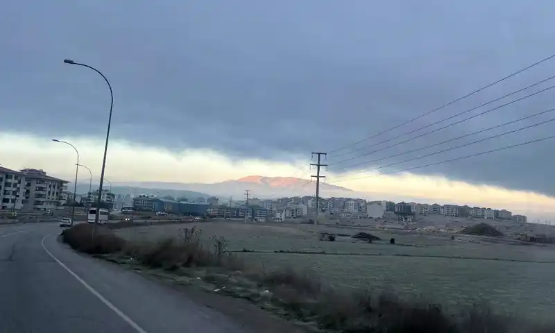 Kütahya’da sis öncesi kartpostallık manzaralar