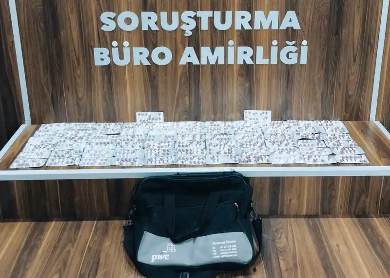 İzmir’de zehir tacirlerine operasyon: 894 hap ele geçirildi