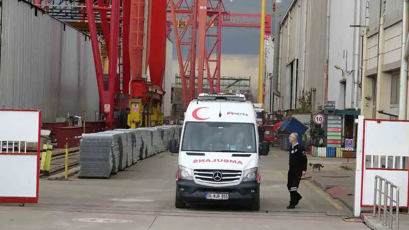 Tuzla’da tersanede iskele çöktü: 2 işçi yaralandı