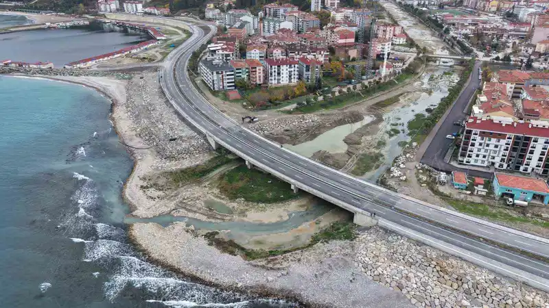Türkeli’nde sahil yolu ulaşıma açıldı