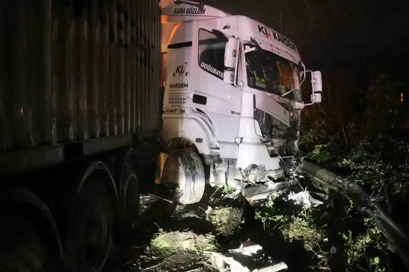 D-650 kara yolunda zincirleme kaza: 12 yaralı