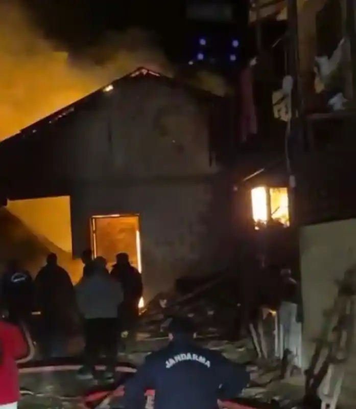 Kahramanmaraş’ta ahır ve garajda çıkan yangın söndürüldü