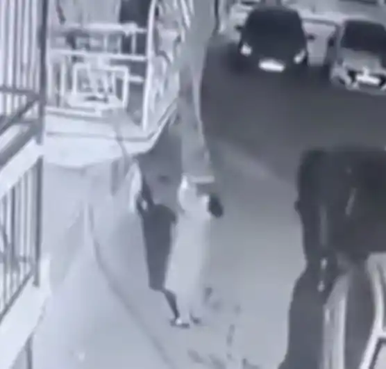 Balkondaki halıyı çaldı