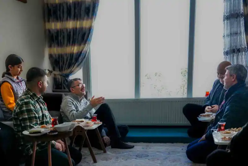 Vali Ali Çelik’ten Şehit Er Halit Tatlı’nın ailesine ziyaret