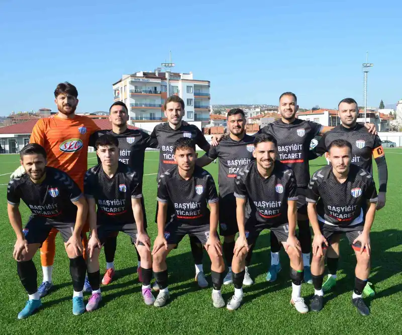 Selendi Belediyespor üçte üç yaptı