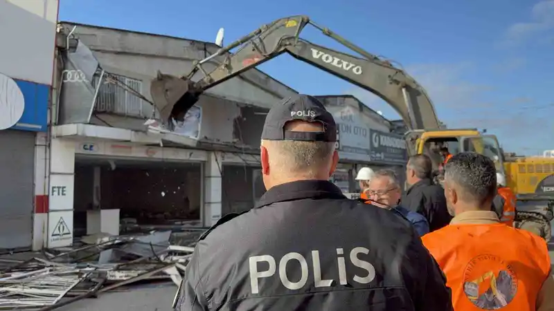 Gülsan Sanayi Sitesi’nde ilk yıkım  başladı