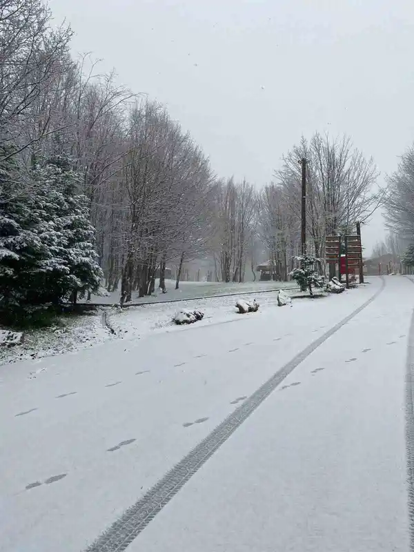 Kartepe’ye lapa lapa kar yağıyor