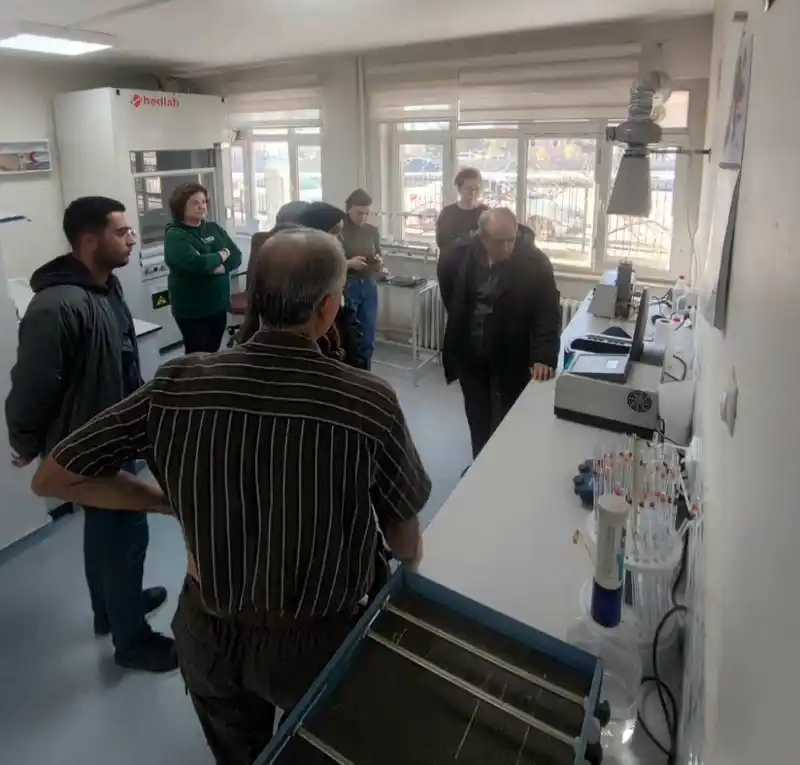 Öğrenciler analizleri yerinde gördü